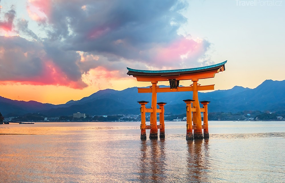 Cánh cổng thiền Torii – biểu tượng văn hóa Nhật Bản