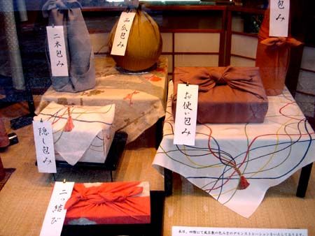 Furoshiki nhatban 1 Furoshiki: Vuông khăn Nhật Bản