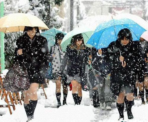 Váy ngắn tấp nập trên đường phố Nhật