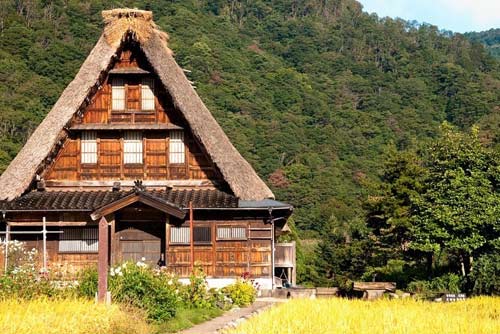 Độc đáo hai ngôi làng cổ Nhật Bản