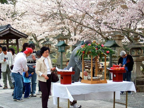 le phat dan Lễ Phật đản ở Nhật.