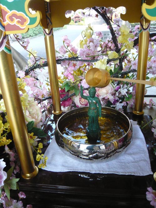 tam phat 1 Lễ Phật đản ở Nhật.