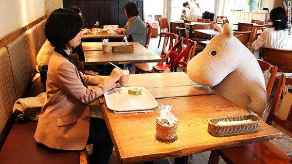 quan ca phe chong co don o nhat ban Quán cà phê chống cô đơn ở Nhật Bản