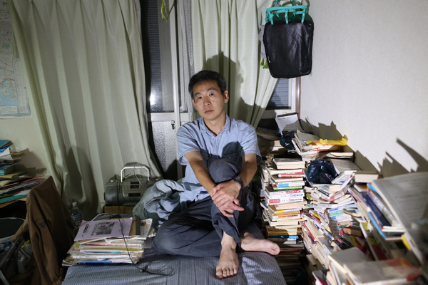Vén bức màn bí mật về cuộc sống lẩn khuất hàng chục năm trong những căn phòng của hơn triệu người Nhật